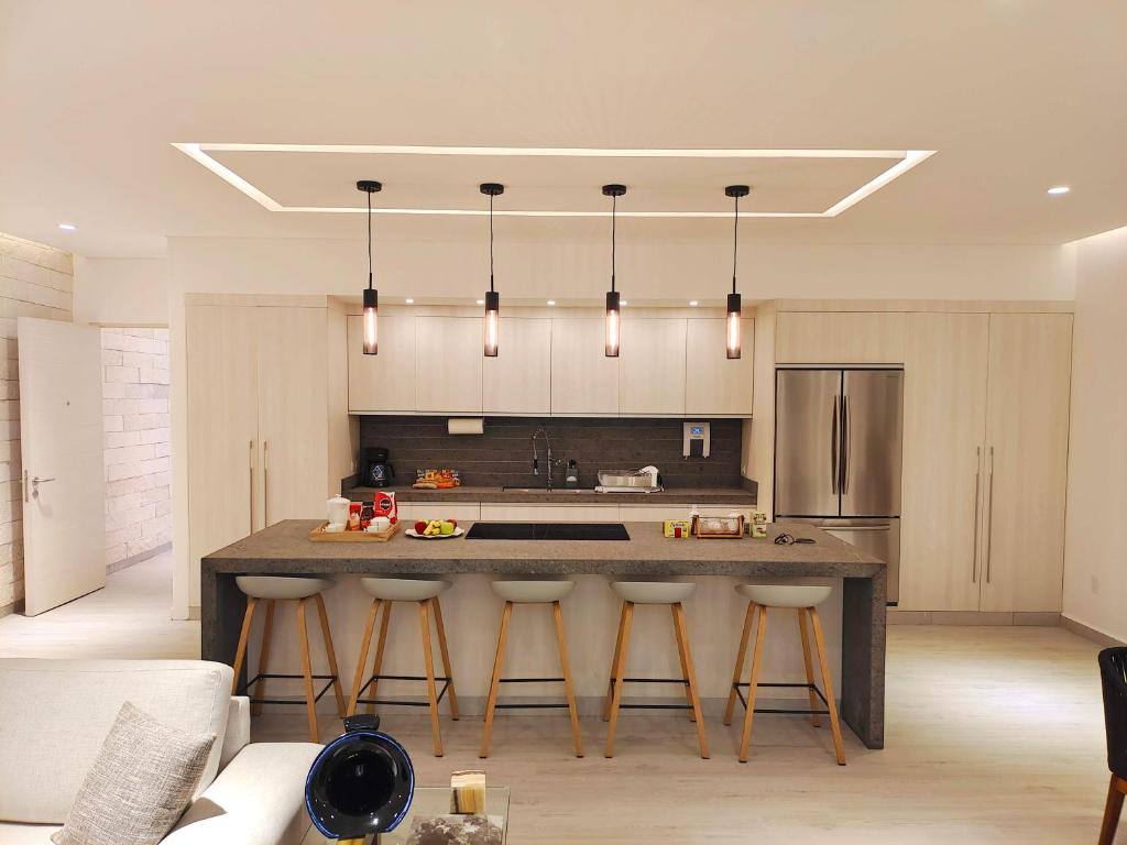 1st Luxury Warehouse: Facilities