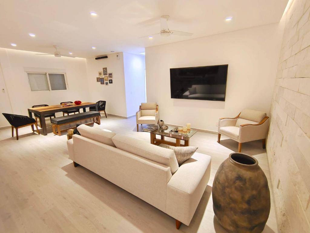 1st Luxury Warehouse: Facilities