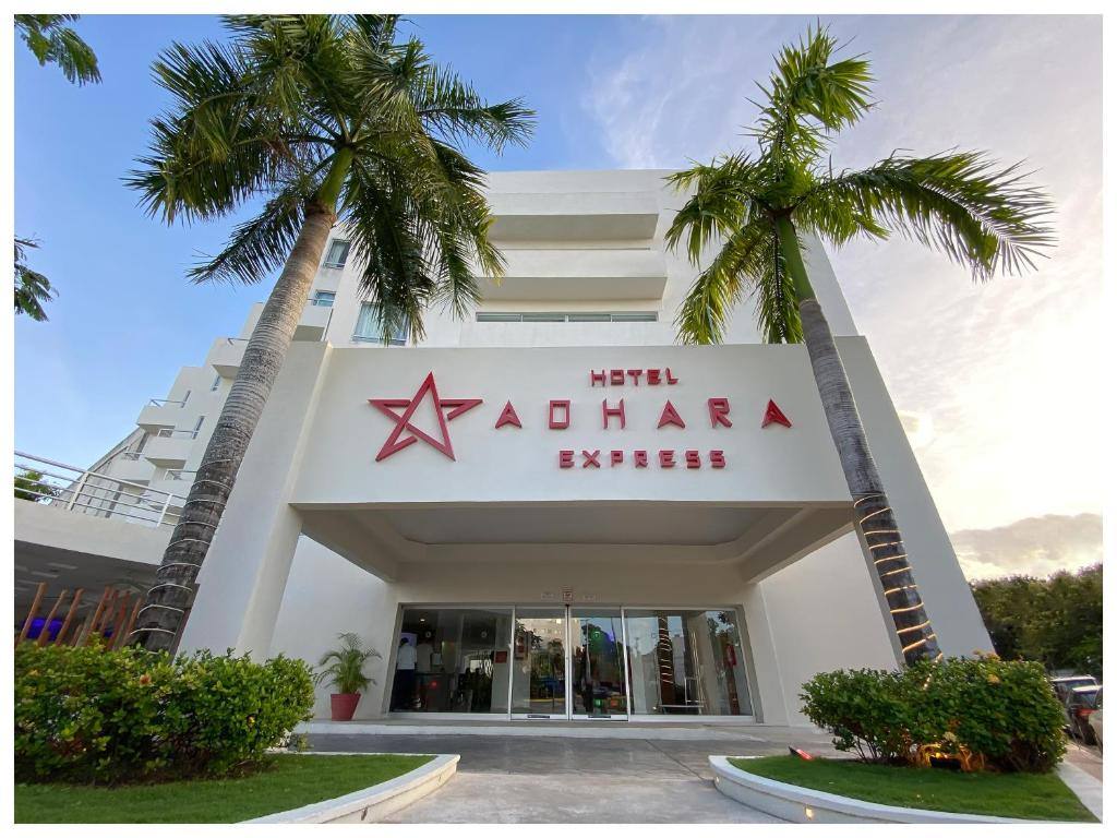 Adhara Express: Exterior view