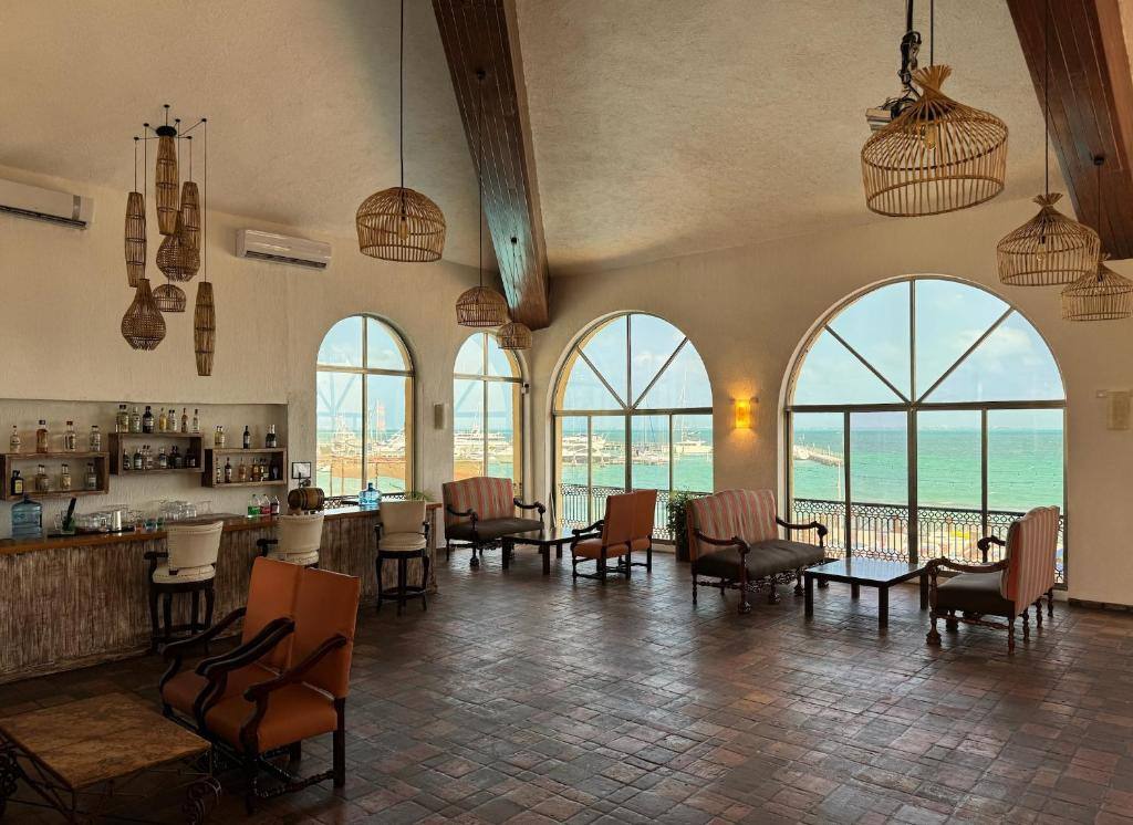 All Ritmo Cancun Resort & Waterpark: Bar/lounge