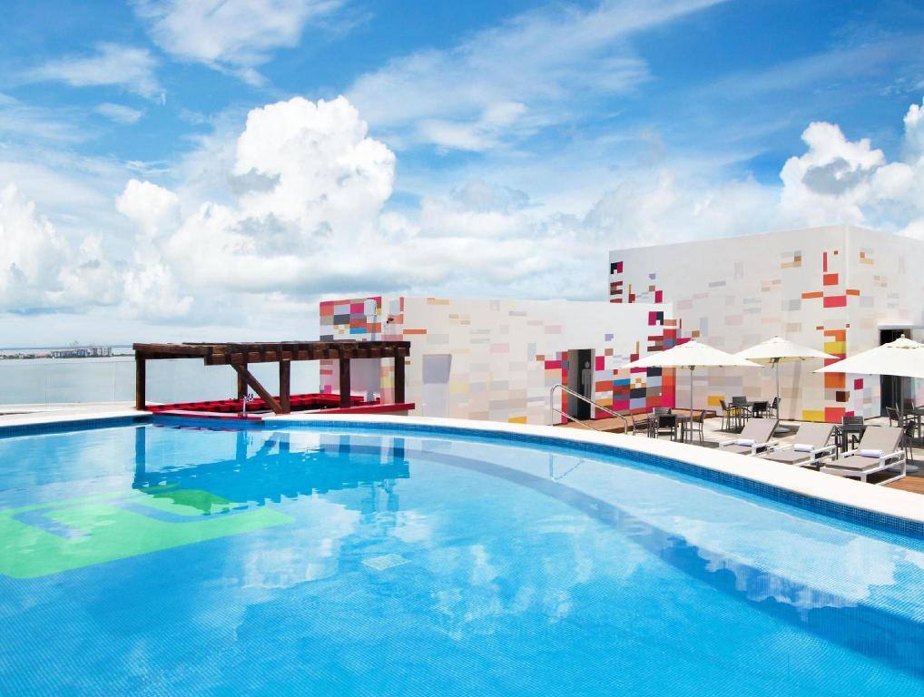 Aloft by Marriott Cancun: Swimming pool