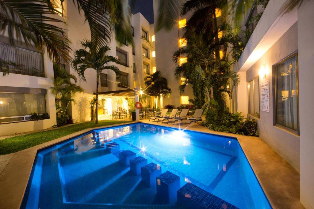 Ambiance Suites Cancun: Swimming pool