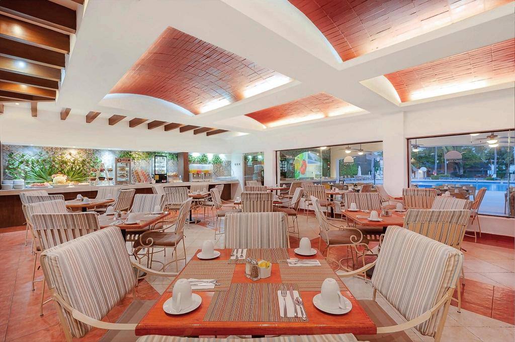 Beachscape Kin Ha Villas & Suites: Restaurant