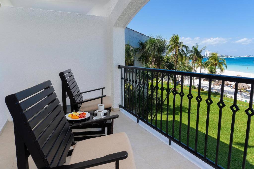 Beachscape Kin Ha Villas & Suites: Balcony/terrace
