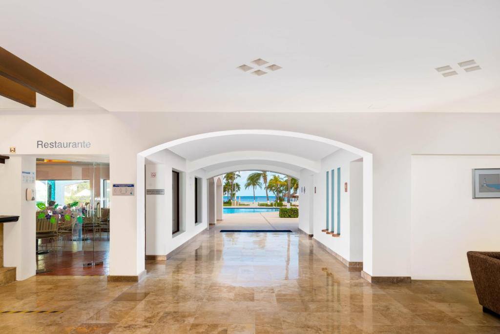 Beachscape Kin Ha Villas & Suites: Lobby