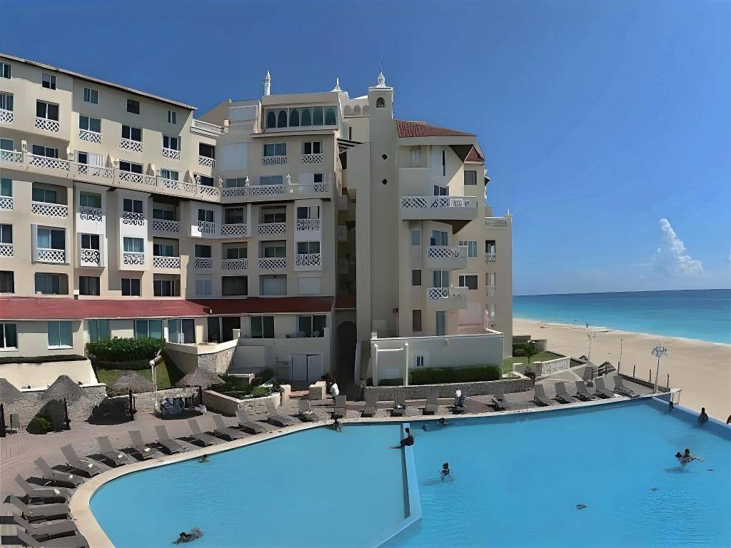 Bsea Cancun Plaza: Beach