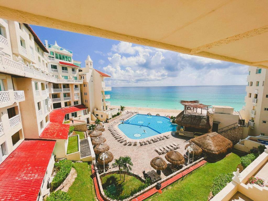 Bsea Cancun Plaza: Property views