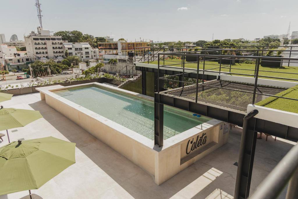 Caleta Hostel: Swimming pool