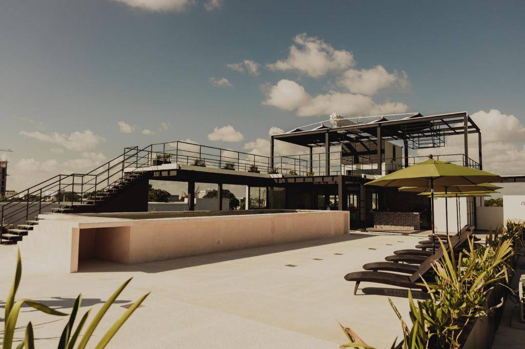 Caleta Hostel: Poolside bar