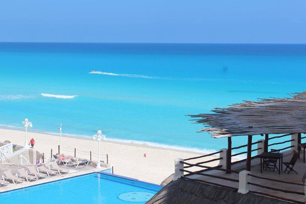 Cancun Plaza - Best Beach: Beach