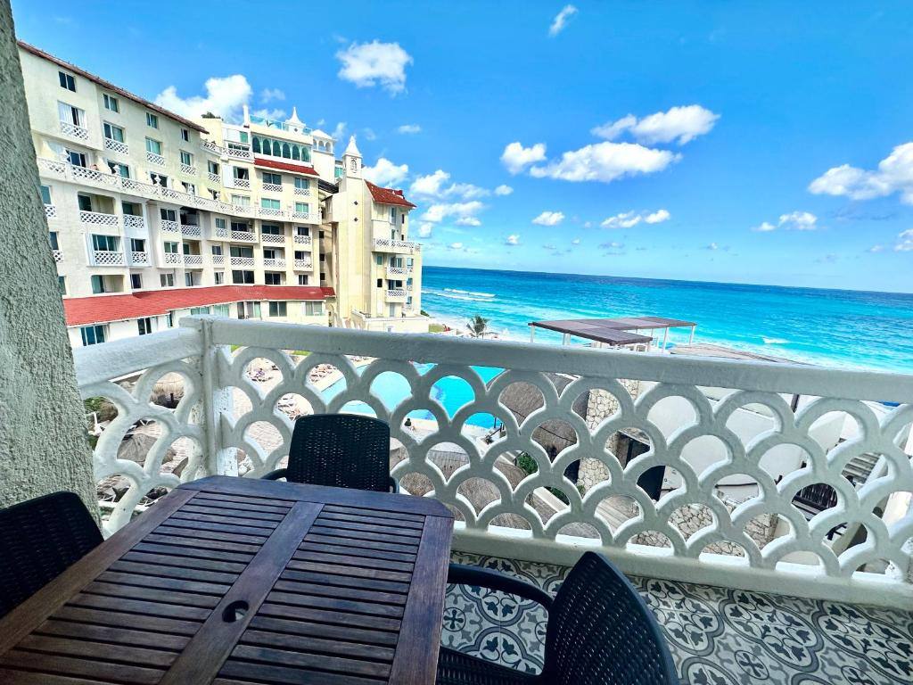 Cancun Plaza - Best Beach: Balcony/terrace