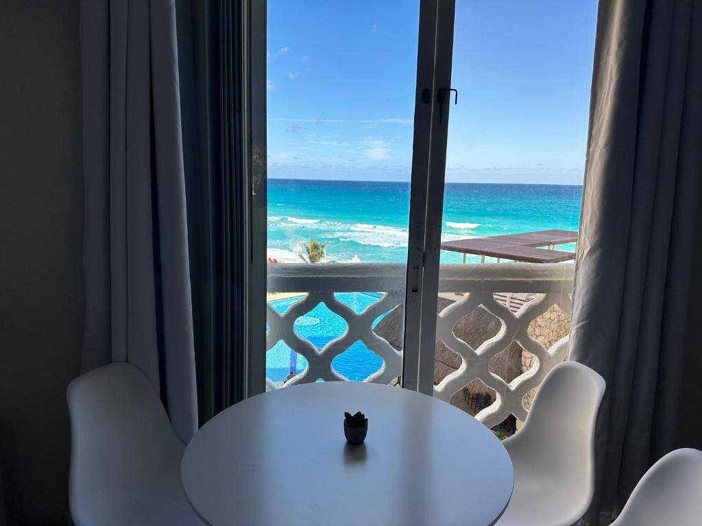 Cancun Plaza - Best Beach: View