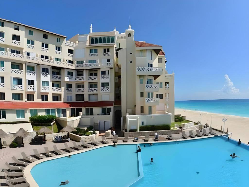 Cancún Plaza Sea View: Beach