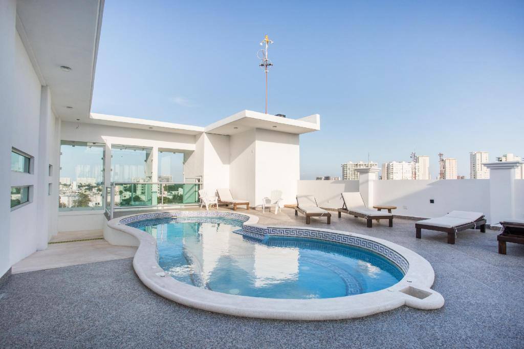 Capital O Cancun Ocean View: Swimming pool