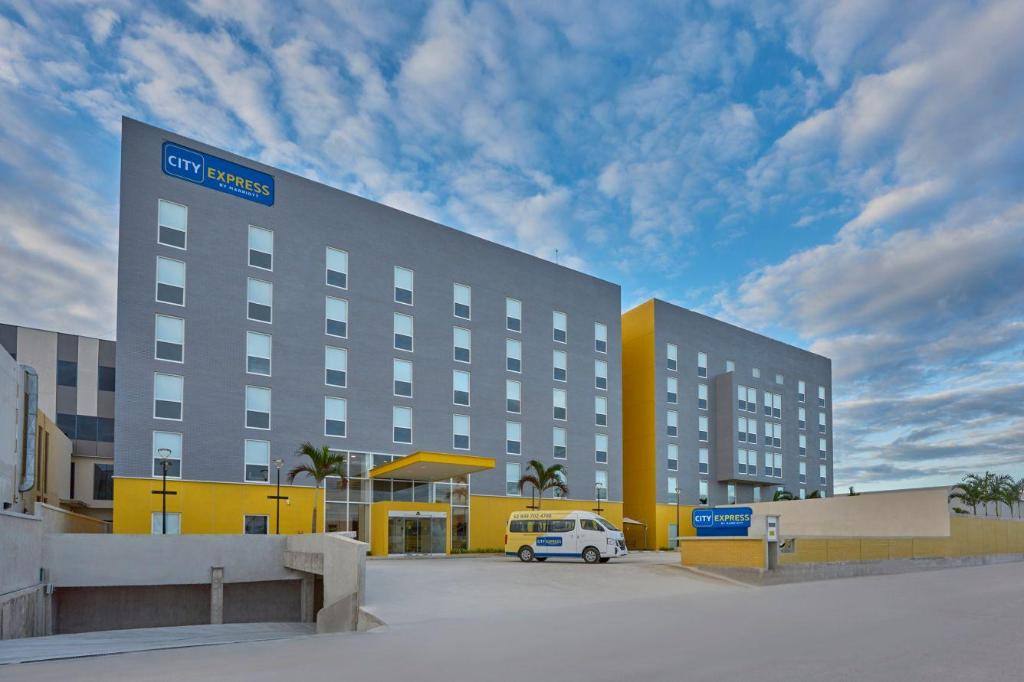 City Express by Marriott Cancun Aeropuerto: Exterior view