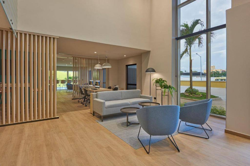 City Express by Marriott Cancun Aeropuerto: Lobby