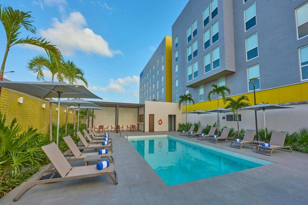 City Express by Marriott Cancun Aeropuerto: Swimming pool