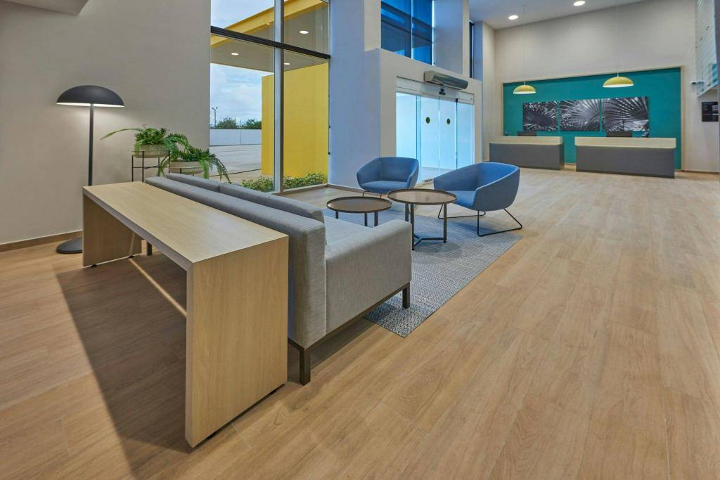 City Express by Marriott Cancun Aeropuerto: Lobby