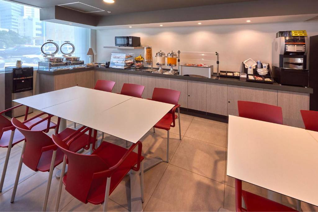 City Express by Marriott Cancun: Food and beverages