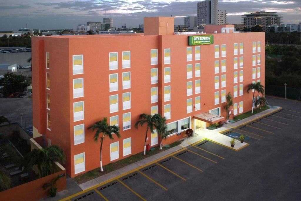 City Express by Marriott Cancun: Exterior view