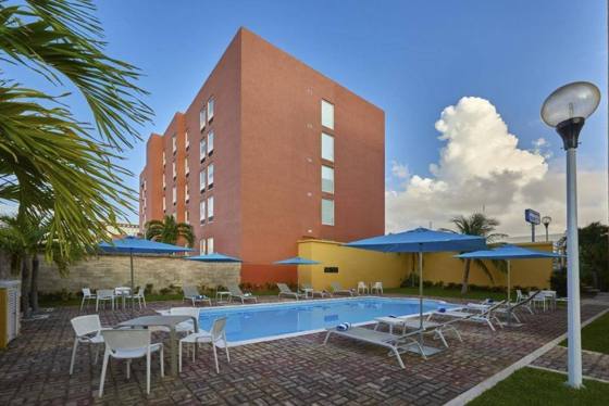 City Express by Marriott Cancun: Exterior view