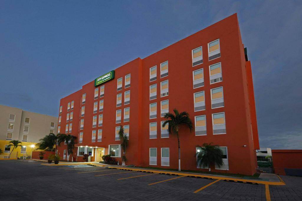 City Express Junior by Marriott Cancun: Exterior view