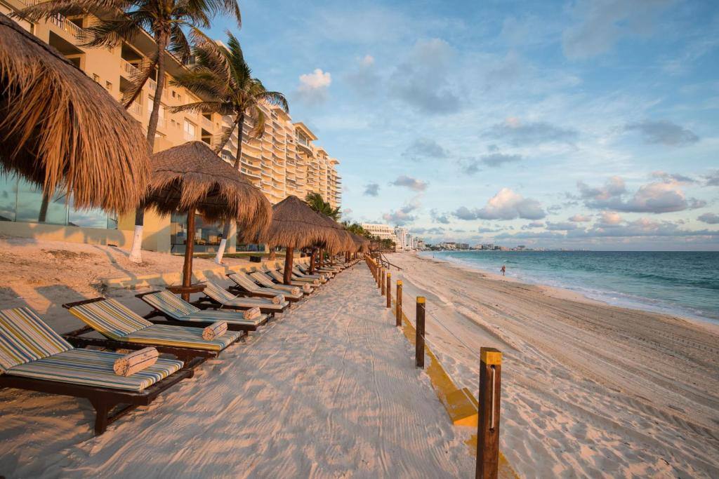 Club Regina Cancun: Beach