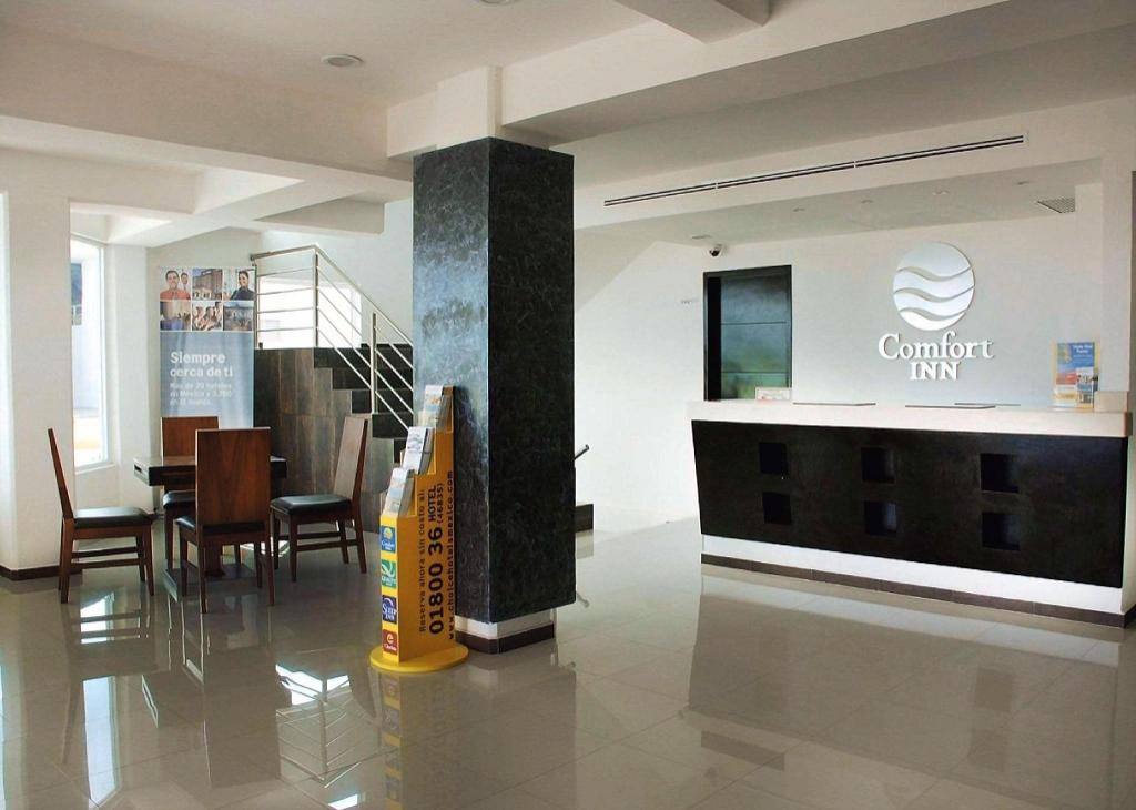 Comfort Inn Cancun Aeropuerto: Lobby