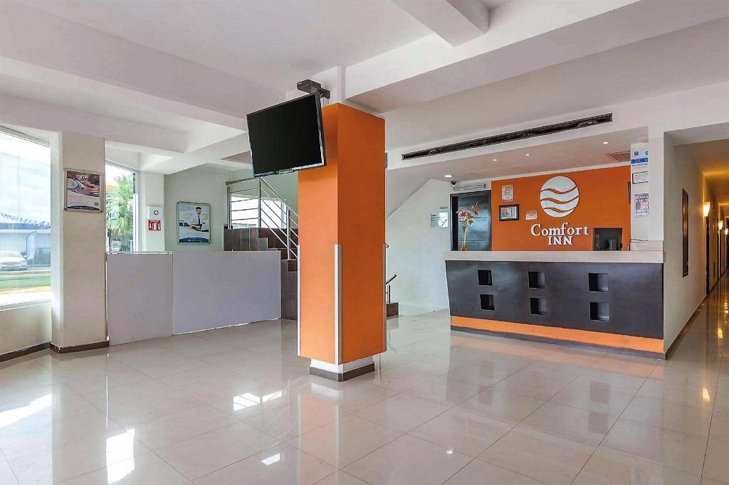 Comfort Inn Cancun Aeropuerto: Lobby
