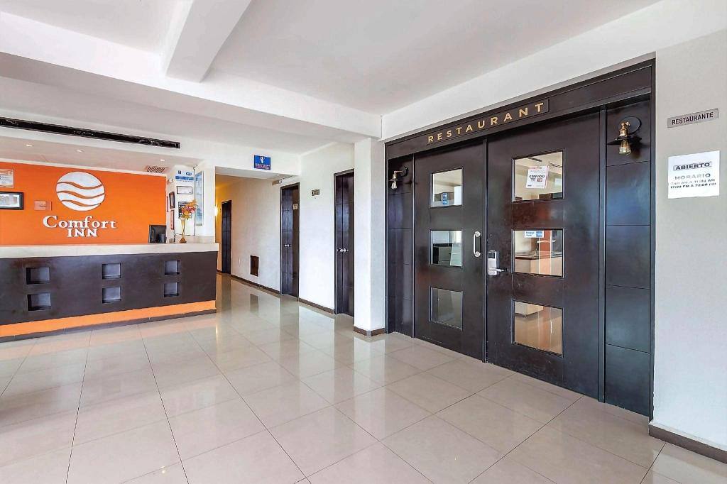 Comfort Inn Cancun Aeropuerto: Lobby