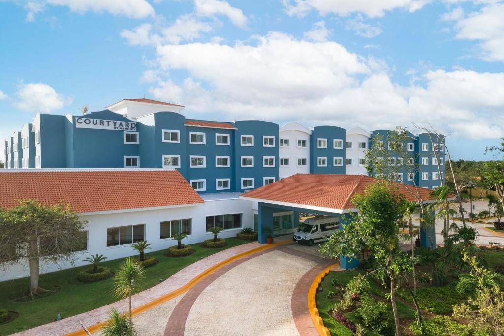 Courtyard by Marriott Cancun Airport: Exterior view
