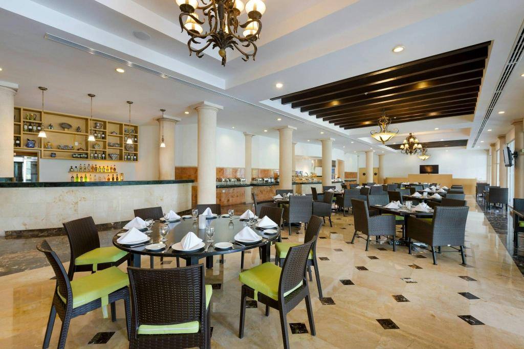 Courtyard by Marriott Cancun Airport: Restaurant
