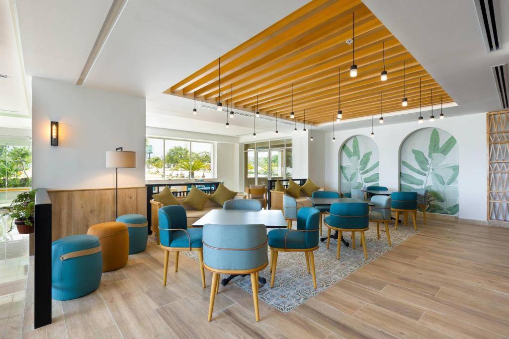 Courtyard by Marriott Cancun Airport: Lobby
