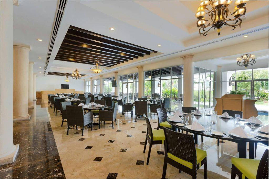Courtyard by Marriott Cancun Airport: Restaurant