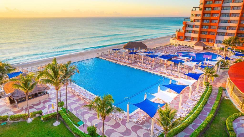 Crown Paradise Club Cancun: View