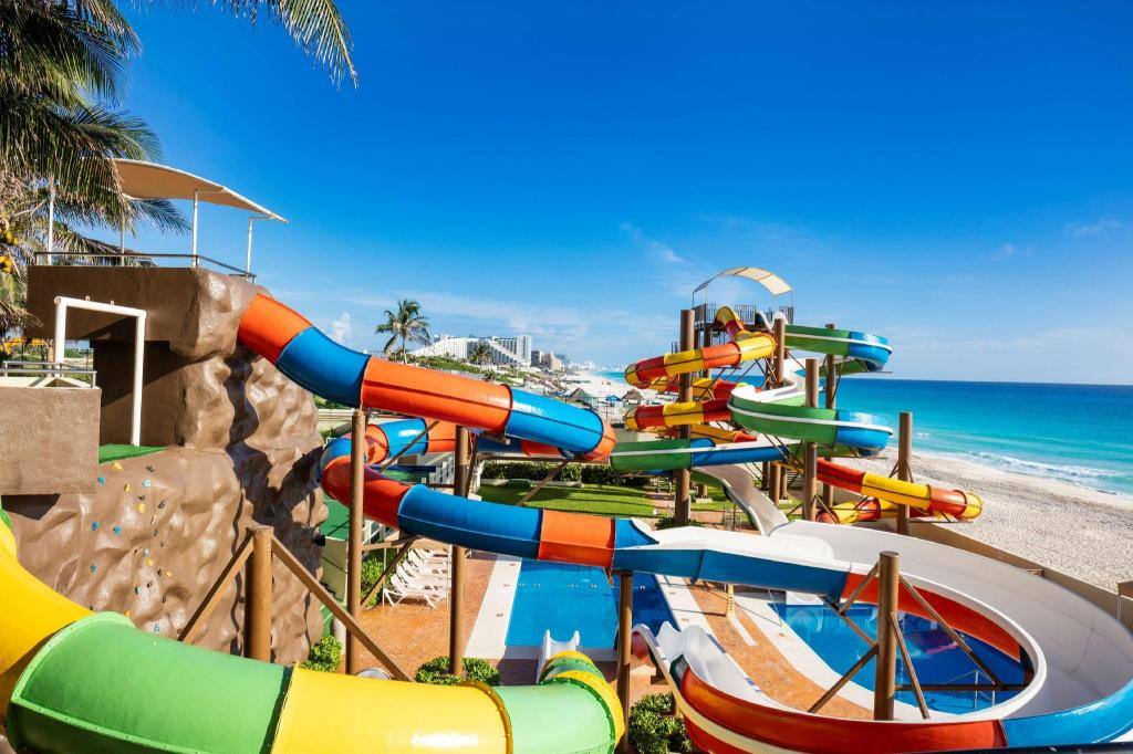 Crown Paradise Club Cancun: Facilities