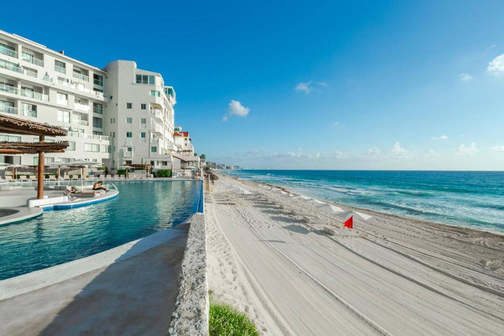 Cyan Cancun Hotel & Spa: Beach