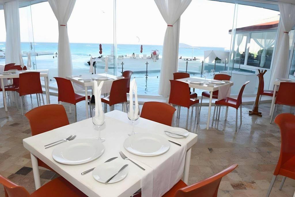Cyan Cancun Hotel & Spa: On-site dining