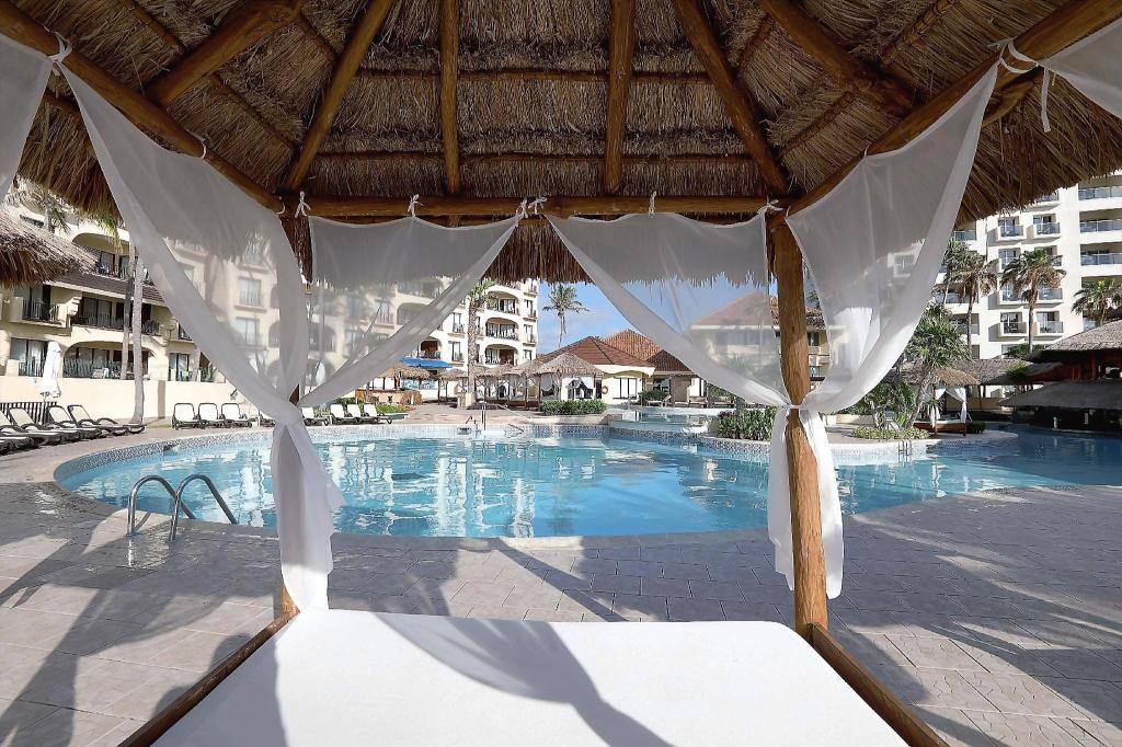 Emporio Cancun: Swimming pool