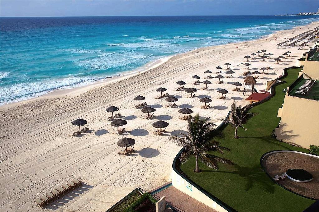 Emporio Cancun: Surrounding environment