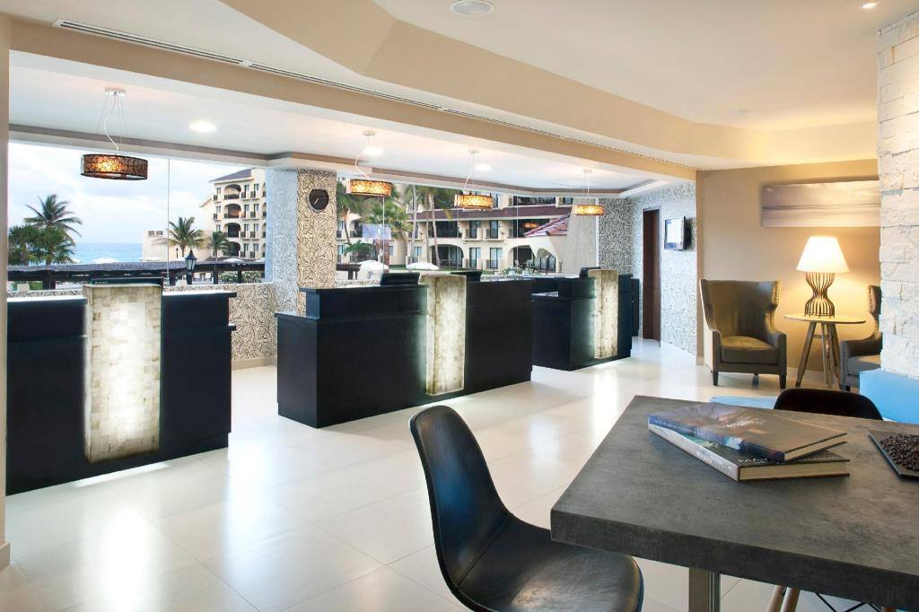 Emporio Cancun: Reception