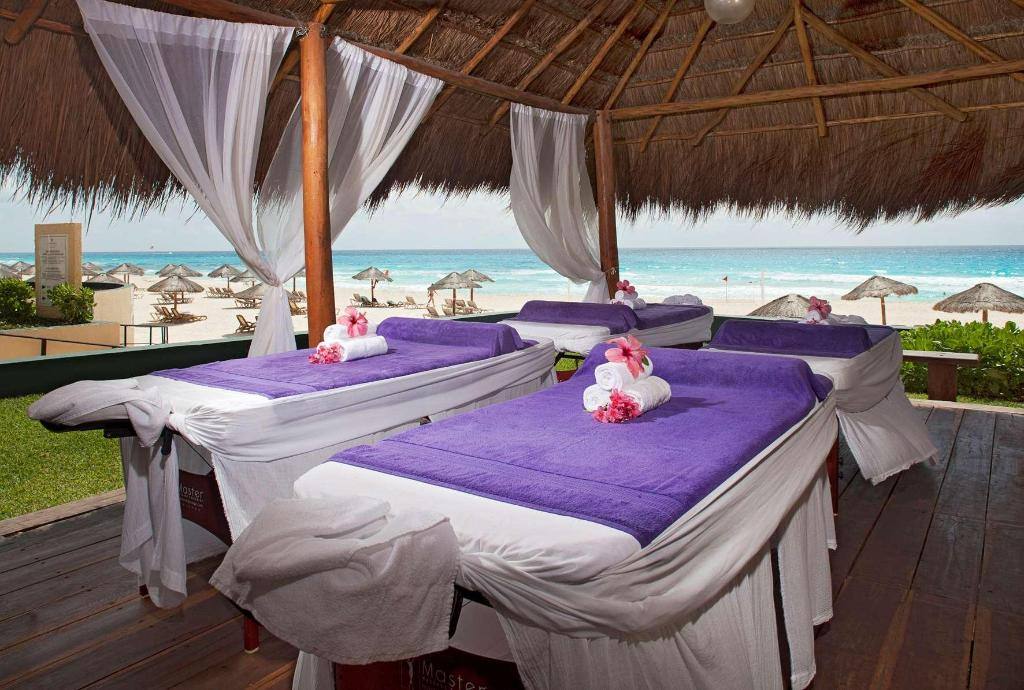 Emporio Cancun: Facilities