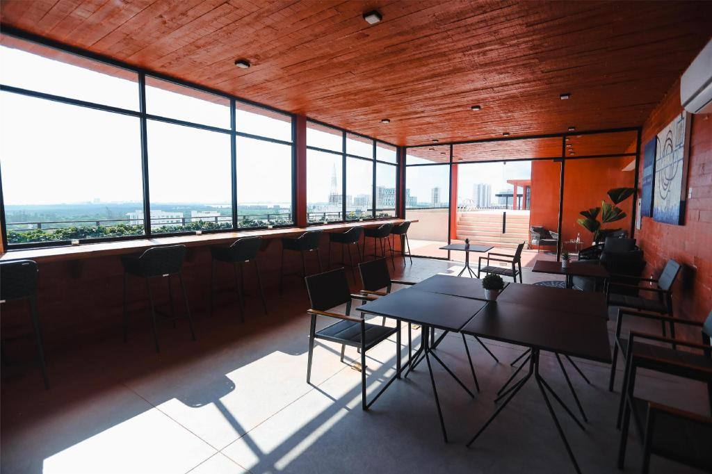 Everglades Suites: Business center