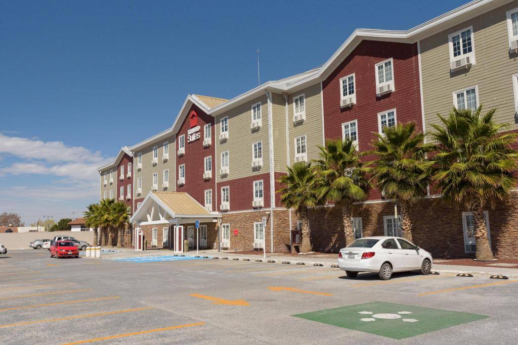Extended Suites Cancún Cumbres: Exterior view