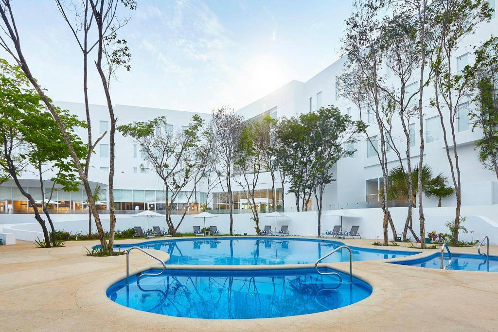 Fairfield by Marriott Inn & Suites Cancun Airport: Swimming pool