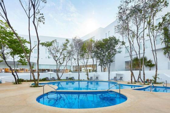 Fairfield by Marriott Inn & Suites Cancun Airport: Swimming pool