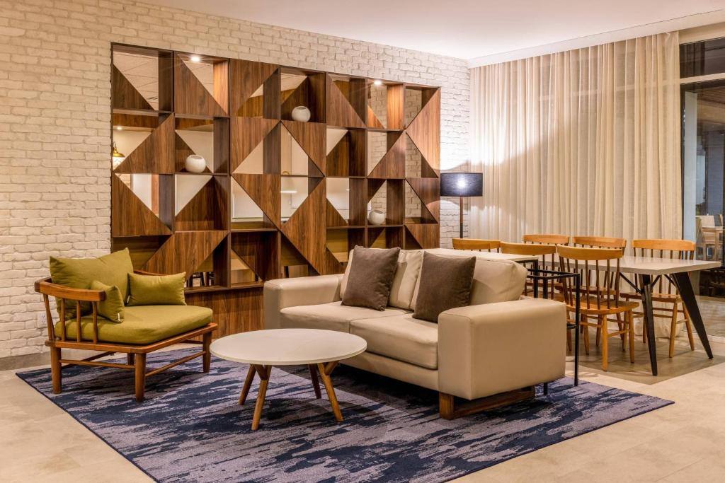Fairfield by Marriott Inn & Suites Cancun Downtown: Lobby