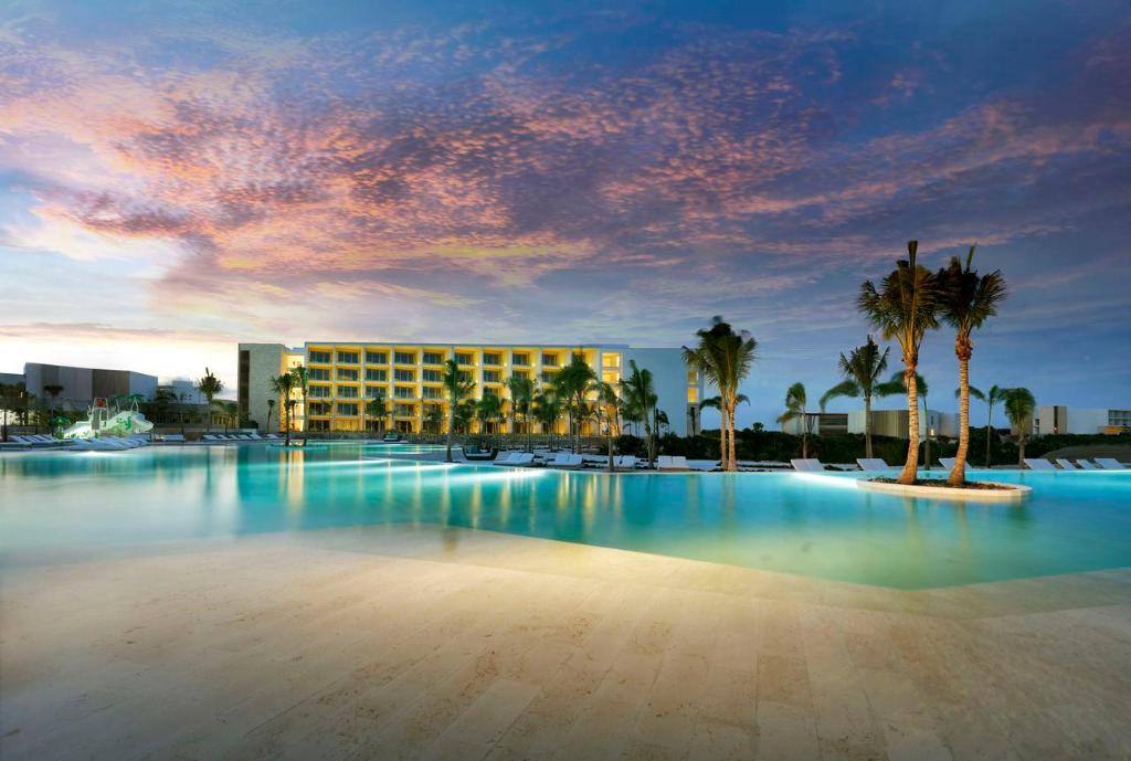 Family Selection at Grand Palladium Select Costa Mujeres: Facilities