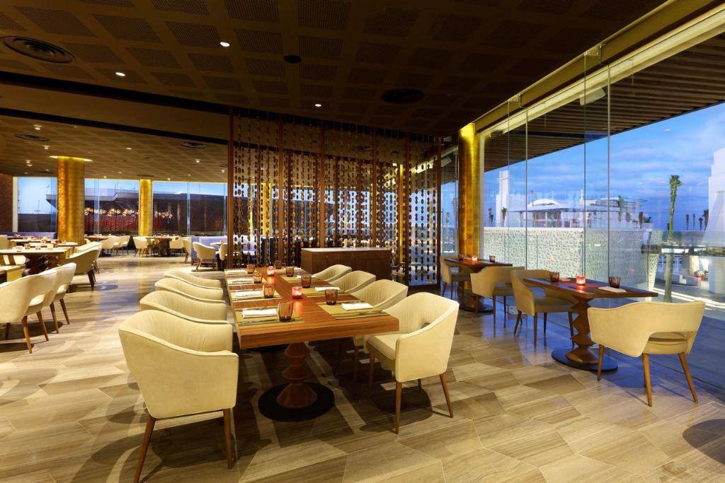 Family Selection at Grand Palladium Select Costa Mujeres: Dining