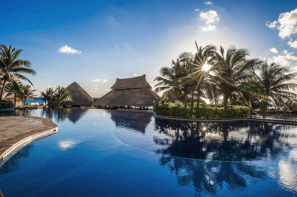 Fiesta Americana Condesa Cancun All Inclusive: Swimming pool [outdoor]